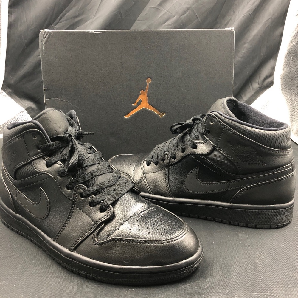 Air Jordan Retro 1 Mids Triple Black Mens 8.5